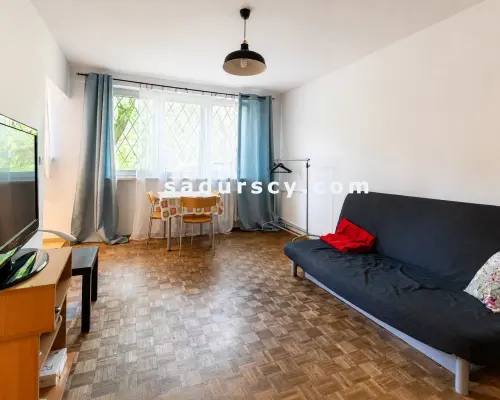 Ładna kawalerka 30m 2 , w parku na Powiślu. Zatopiona w zieleni, cicha, w  bezpośrednim sąsiedztwie Bulwarów Wiślanych, licznyc