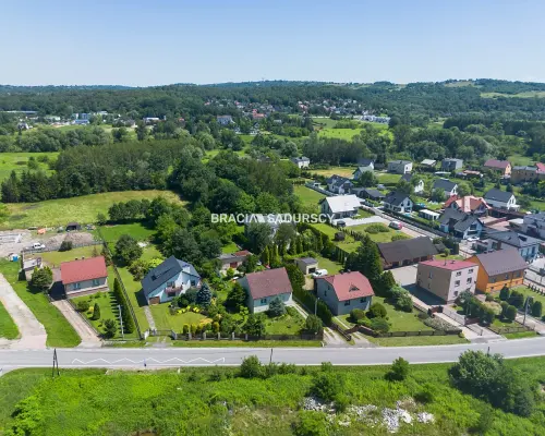 Dom z dużą działką budowlaną. Rzozów 87 arów.