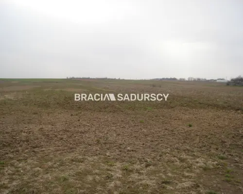 *Zdjęcia należą do właściciela oferty.    Działka inwestycyjna 100 arowa leżąca na terenie przemysłowym w Morawicy. Media: ka