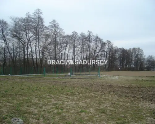 *Zdjęcia należą do właściciela oferty.    Działka inwestycyjna 100 arowa leżąca na terenie przemysłowym w Morawicy. Media: ka