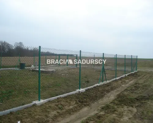 *Zdjęcia należą do właściciela oferty.    Działka inwestycyjna 100 arowa leżąca na terenie przemysłowym w Morawicy. Media: ka