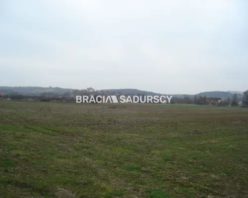 *Zdjęcia należą do właściciela oferty.    Działka inwestycyjna 100 arowa leżąca na terenie przemysłowym w Morawicy. Media: ka