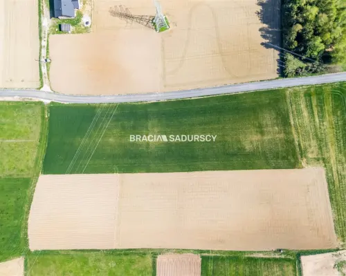 Działka budowlana / 34 + 24 ar