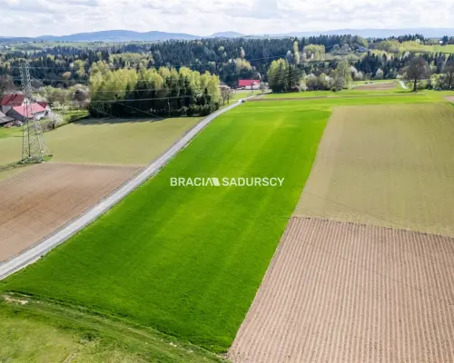 Działka budowlana / 34 + 24 ar