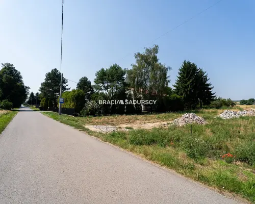 Działka budowlana / MPZP / media / MR2