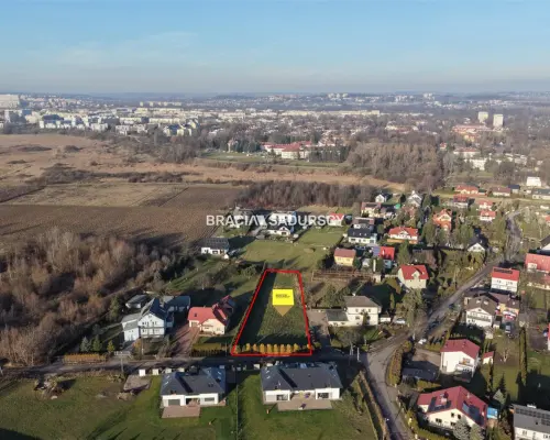 Na sprzedaż - działka budowlana 2358 m², Kraków - Nowa Huta (Mogiła)   Oferujemy piękną działkę budowlaną o powie