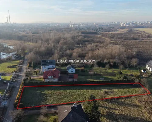 Na sprzedaż - działka budowlana 2358 m², Kraków - Nowa Huta (Mogiła)   Oferujemy piękną działkę budowlaną o powie