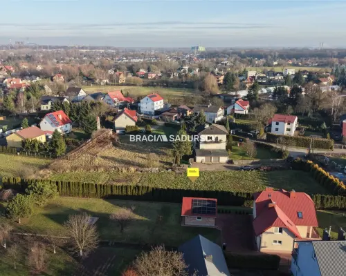 Na sprzedaż - działka budowlana 2358 m², Kraków - Nowa Huta (Mogiła)   Oferujemy piękną działkę budowlaną o powie