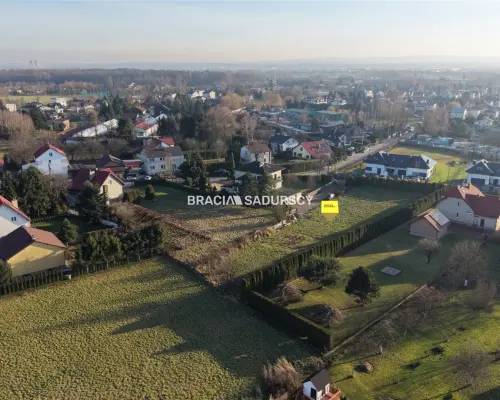 Na sprzedaż - działka budowlana 2358 m², Kraków - Nowa Huta (Mogiła)   Oferujemy piękną działkę budowlaną o powie