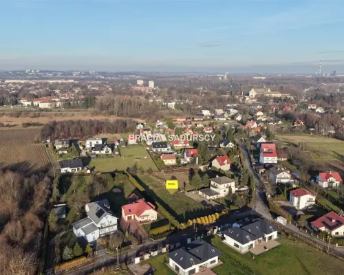 Na sprzedaż - działka budowlana 2358 m², Kraków - Nowa Huta (Mogiła)   Oferujemy piękną działkę budowlaną o powie