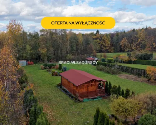 Enklawa Spokoju pod Lasem - Działka 20a z Potencjałem Budowlanym (Bęczyn)  Szukasz miejsca, gdzie jedynym dźwiękiem o poranku