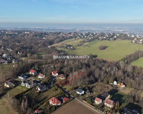 D  ziałka budowlana o pow. 29 arów w Sygneczowie gm. Wieliczka    Oferujemy na sprzedaż działkę budowlaną położoną w m