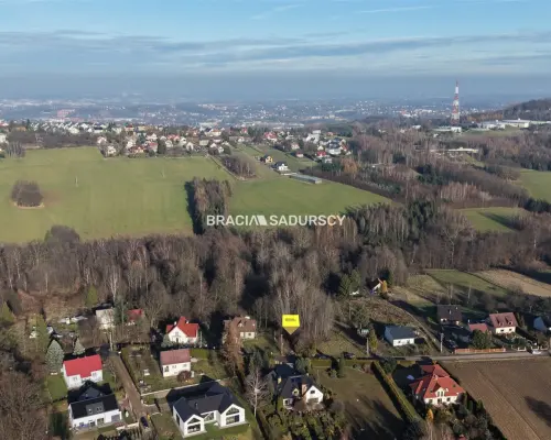 D  ziałka budowlana o pow. 29 arów w Sygneczowie gm. Wieliczka    Oferujemy na sprzedaż działkę budowlaną położoną w m