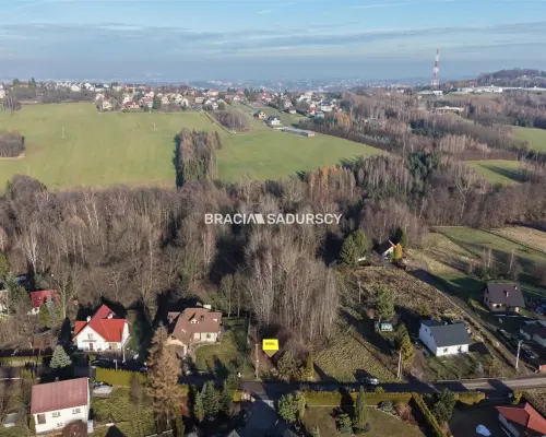 D  ziałka budowlana o pow. 29 arów w Sygneczowie gm. Wieliczka    Oferujemy na sprzedaż działkę budowlaną położoną w m