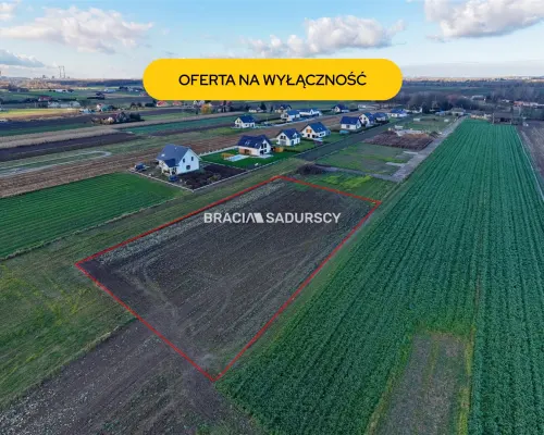 Działka budowlana o pow. 28 arów w Krakowie - Nowej Hucie    Przedmiotem oferty jest działka o nr  305    położona w o