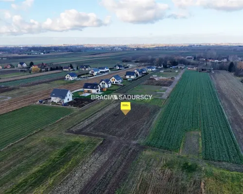 Działka budowlana o pow. 28 arów w Krakowie - Nowej Hucie    Przedmiotem oferty jest działka o nr  305    położona w o