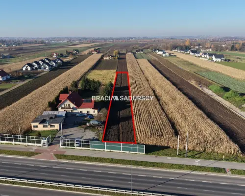 Działka budowlana o pow. 23 arów w Krakowie - Nowej Hucie    Przedmiotem oferty jest działka o nr  323/2    położona w