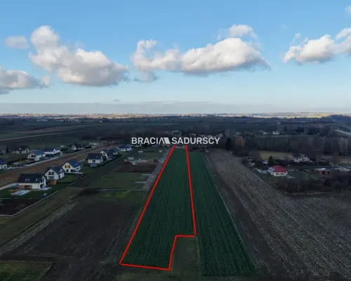 Działka budowlana o pow. 83 arów w Krakowie - Nowej Hucie    Przedmiotem oferty jest działka o nr  301/2    położona w