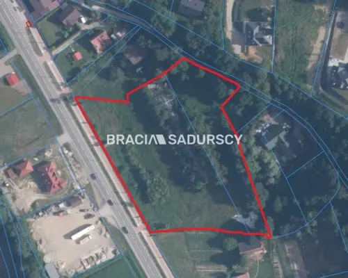 Działka pod usługi lub zabudowe jednorodzinną