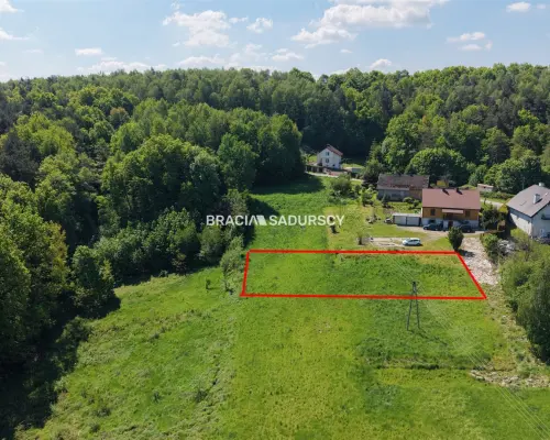 Kompaktowa działka budowlana 7,7 a - Rzeszotary (gm. Świątniki Górne)  Szukasz ustawnej, łatwej w utrzymaniu działki p