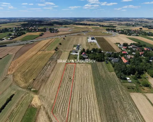 Duża działka z ogromnym potencjałem wzrostu wartości - tylko 1,5 km od węzła S7 i 15 min od Krakowa!    Szukasz bezpiecznej l