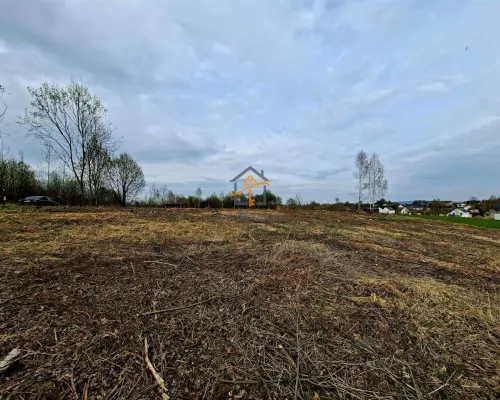 Na sprzedaż działka o powierzchni 30 arów w miejscowości Mników (gm. Liszki), położona w wyjątkowo malowniczej okolicy - tuż pr