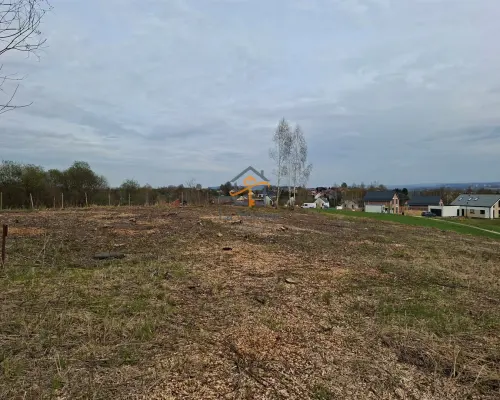 Na sprzedaż działka o powierzchni 30 arów w miejscowości Mników (gm. Liszki), położona w wyjątkowo malowniczej okolicy - tuż pr