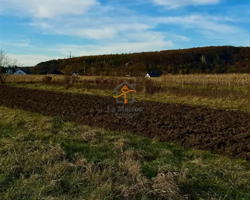 Rusicice, gm. Czernichów. 27 ar w zielonej okolicy