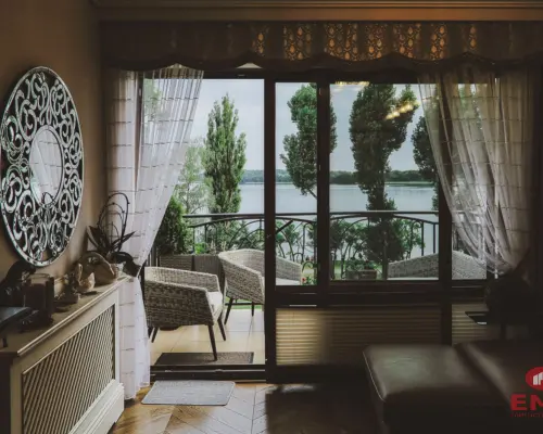 Dwupoziomowy Apartament z Panoramą na Jezioro