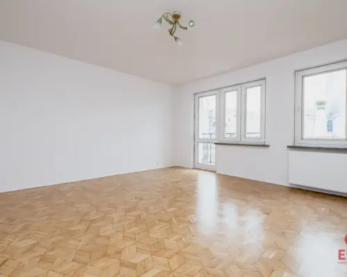 Wysoki parter z balkonem