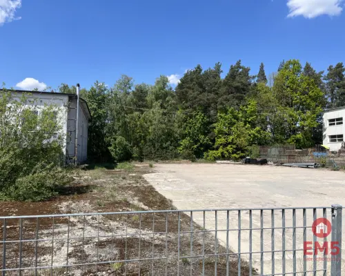 Plac utwardzony do wynajęcia.
