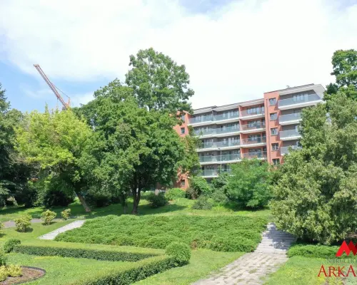Biuro Nieruchomości Arkadia  ma przyjemność zaprezentować wyjątkowy apartament zlokalizowany w nowoczesnym budynku z rynku pier