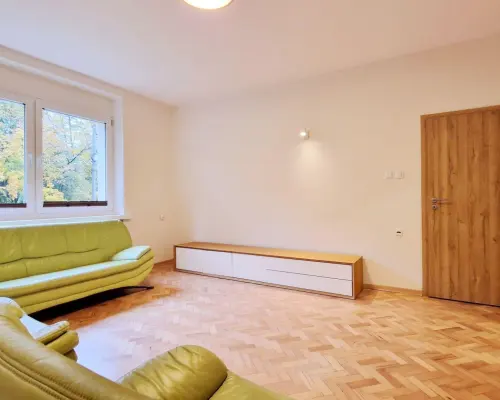 Julianów - dom o pow. 225 m2 garaż ul. Bema