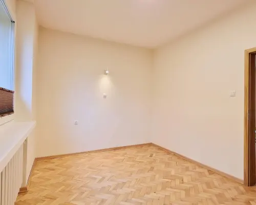 Julianów - dom o pow. 225 m2 garaż ul. Bema