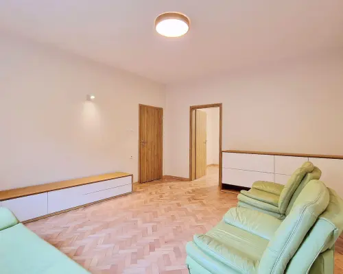 Julianów - dom o pow. 225 m2 garaż ul. Bema