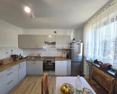 Ustroń | Dom wolnostojący | 328 m² | 11 pokoi | działka 758 m²  PODSTAWOWE PARAMETRY  Powierzchnia użytkowa: ok.