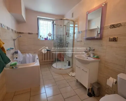 Ustroń | Dom wolnostojący | 328 m² | 11 pokoi | działka 758 m²  PODSTAWOWE PARAMETRY  Powierzchnia użytkowa: ok.
