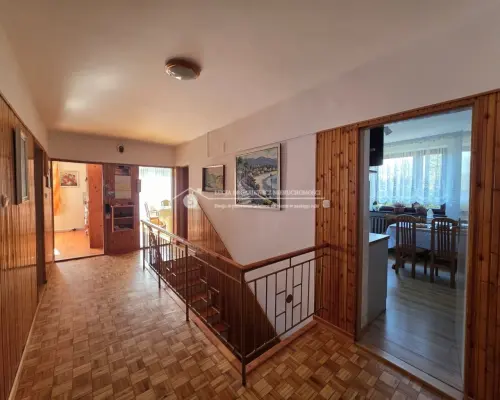 Ustroń | Dom wolnostojący | 328 m² | 11 pokoi | działka 758 m²  PODSTAWOWE PARAMETRY  Powierzchnia użytkowa: ok.