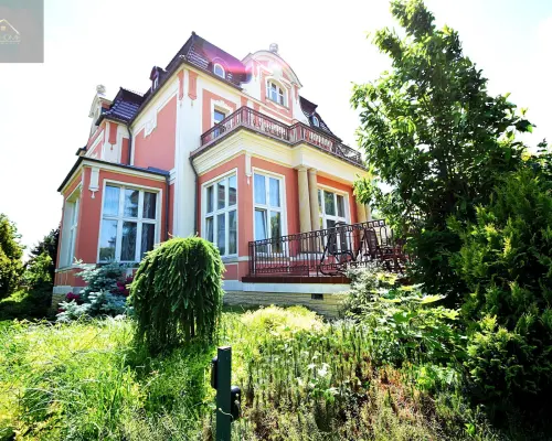 Pałac na sprzedaż