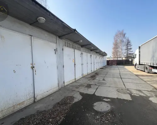 Działka z 9 garażami