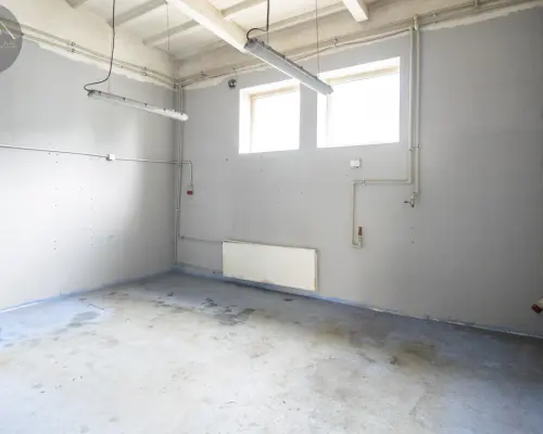 Lokal - Hala 180m2, działka 1200m2