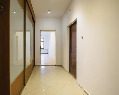 98M2/ 3 POKOJE/ I PIĘTRO/ CENTRUM