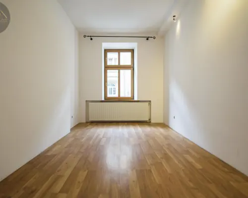 98M2/ 3 POKOJE/ I PIĘTRO/ CENTRUM