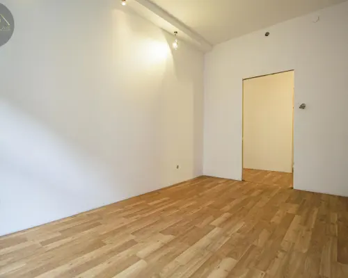 98M2/ 3 POKOJE/ I PIĘTRO/ CENTRUM