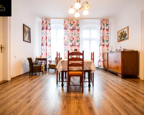 136m2, 4 pokoje, I piętro, 2 balkony