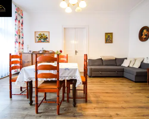136m2, 4 pokoje, I piętro, 2 balkony