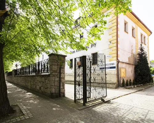 Zamek Świdnicki - zespół poklasztorny na sprzedaż