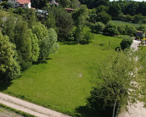 DZIAŁKA BUDOWLANA W GRODZISZCZU/ WIDOK NA GÓRY