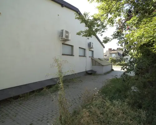 Budynek usługowo-handlowy, Trawniki centrum
