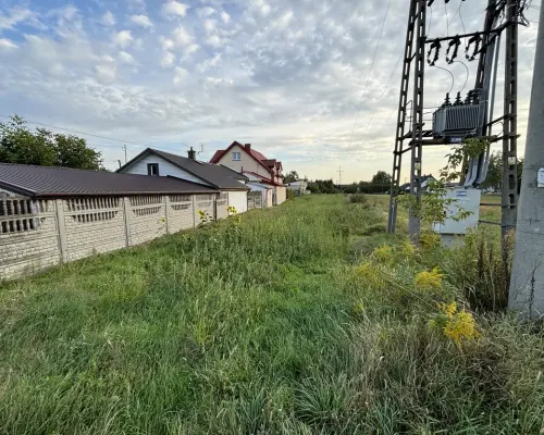 Działka budowlano-usługowa 1863 m2 w Święcicach.